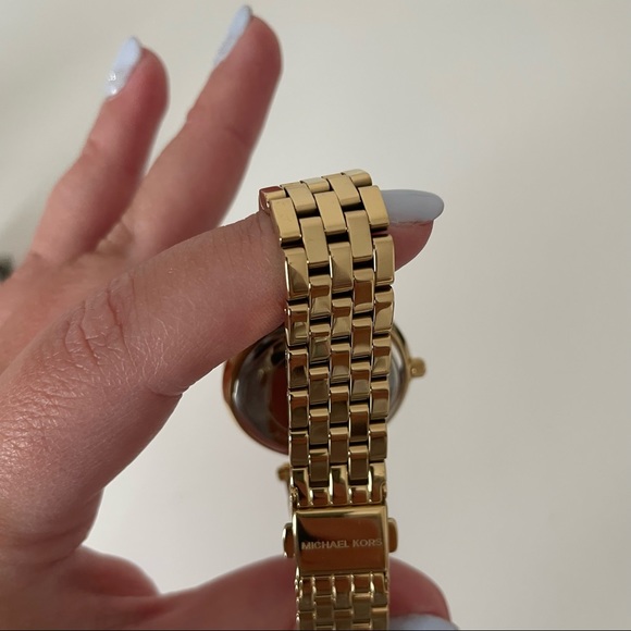 MICHAEL KORS pave two-tone watch (gold) - Picture 5 of 7